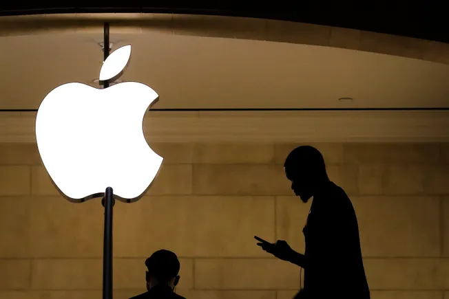 Elon Musk Threatens Authorized Motion Over Apple App Retailer Rankings